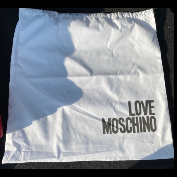 Love Moschino Signature Red Heart Chain Handbag - Picture 14 of 16